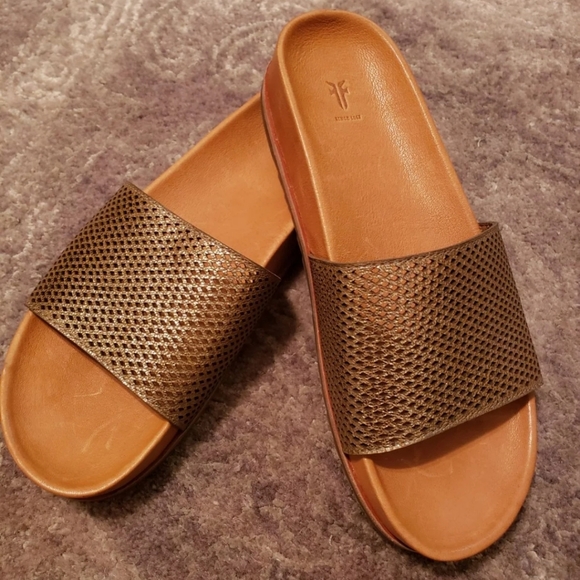 WOMENS GOLD FRYE SLIDES - Picture 1 of 9